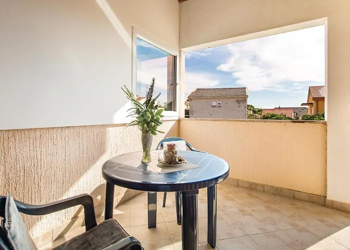 Lovely Apartment In Povljana With Wifi