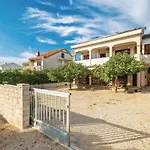 Lovely Apartment In Povljana With Wifi Appartamento