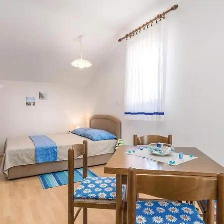 Lovely Apartment In Povljana With Wifi بوفليانا