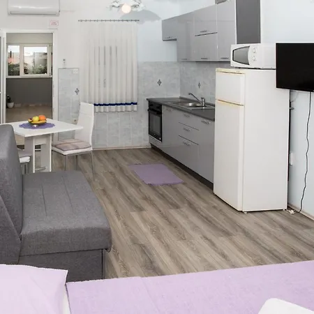 Lovely Apartment In Povljana With Wifi Povljana