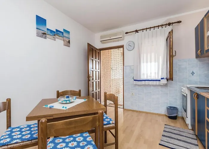 Lovely Apartment In Povljana With Wifi * Povljana