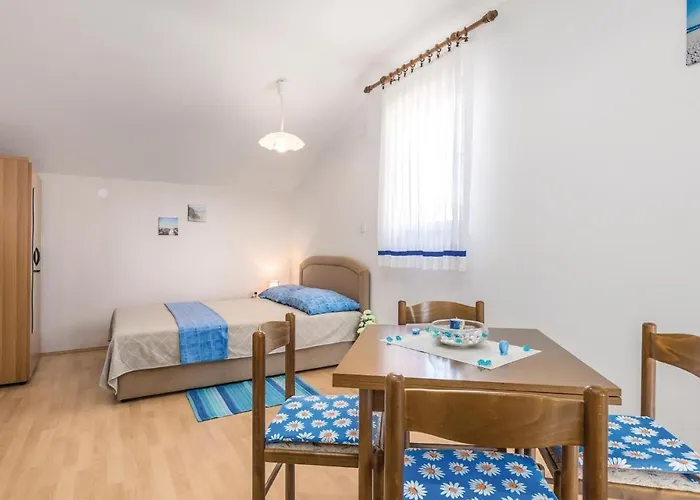 Lovely Apartment In Povljana With Wifi Povljana