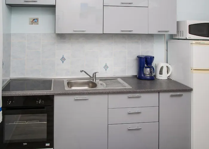 Lovely Apartment In Povljana With Wifi