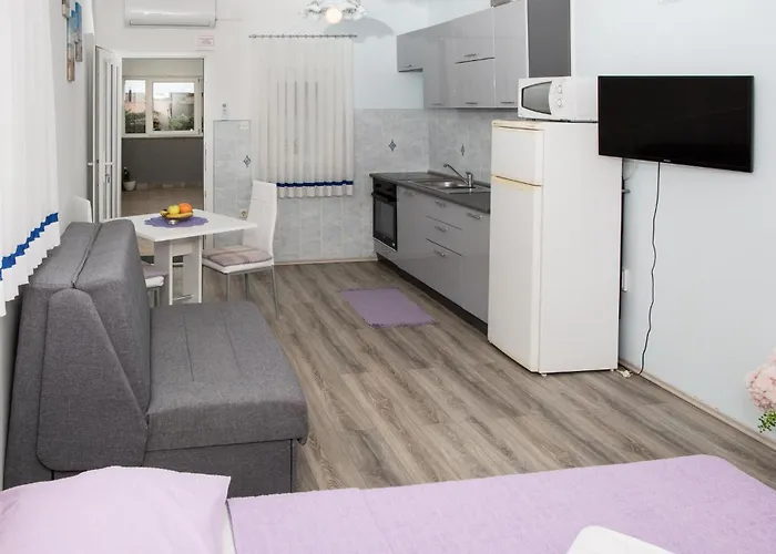 Lovely Apartment In Povljana With Wifi Povljana