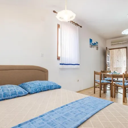 Apartment Lovely Apartment In Povljana With Wifi