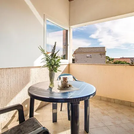Lovely Apartment In Povljana With Wifi