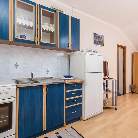 Lovely Apartment In Povljana With Wifi Apartment