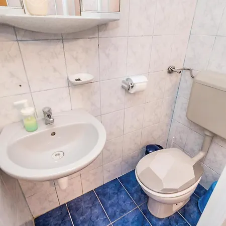 Lovely Apartment In Povljana With Wifi * Povljana