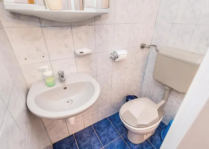 Lovely Apartment In Povljana With Wifi * Povljana